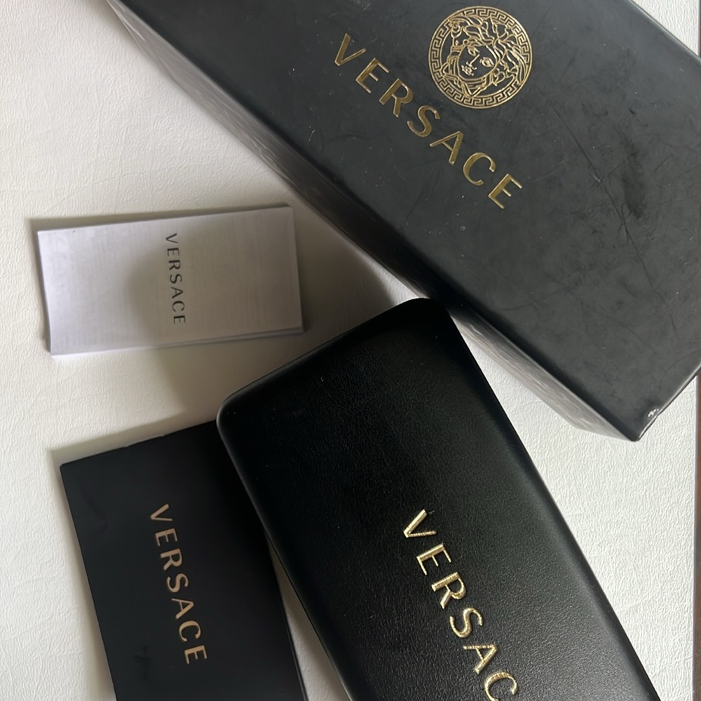 VERSACE Greca Navigator Sunglasses 😎 - Picture 9 of 9